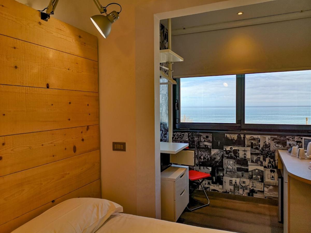 Hotel Perla - The Storyhoteller Риччоне Екстер'єр фото